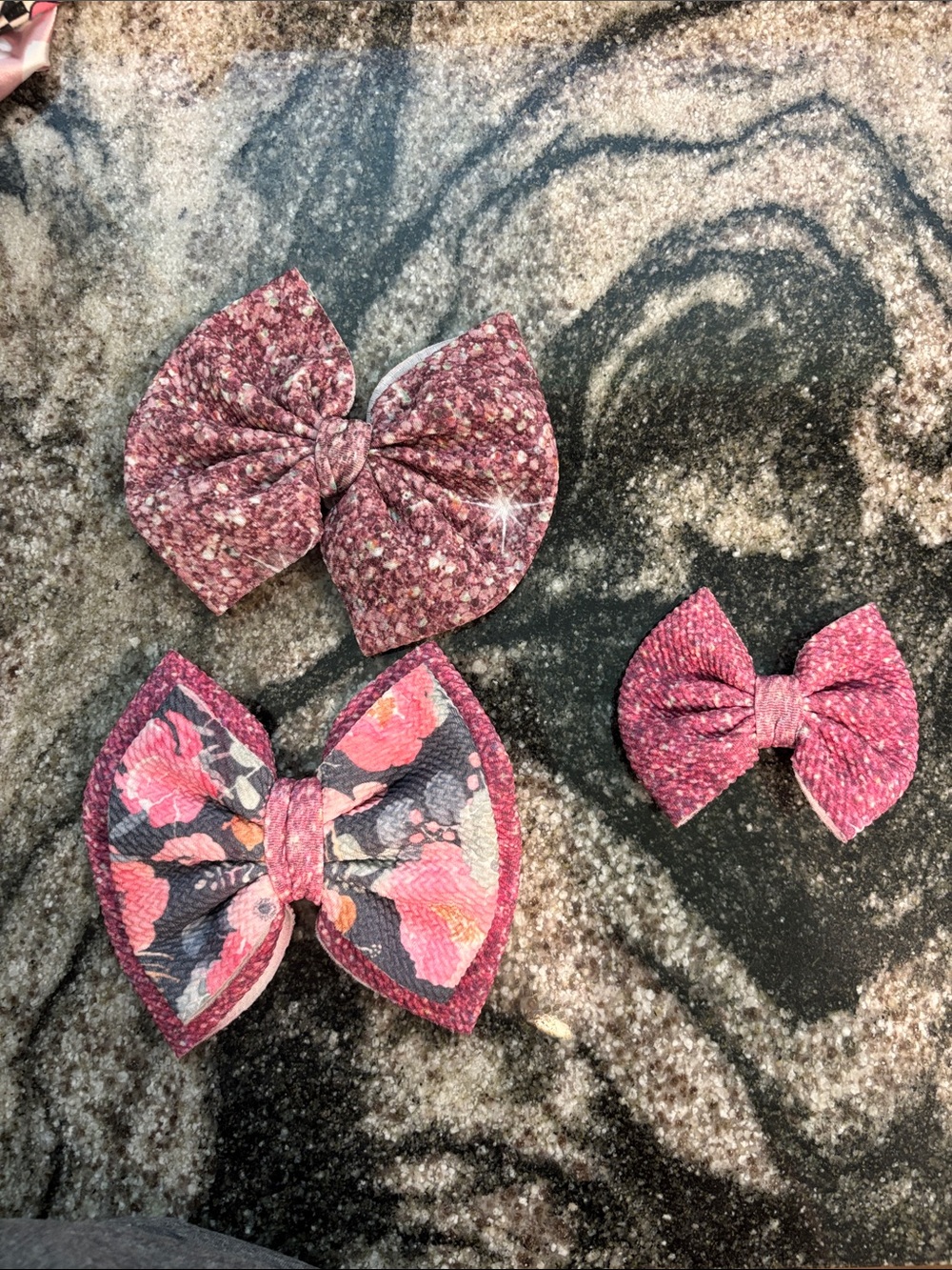 Medium and small boutique bows